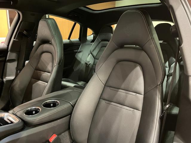 パナメーラ 4 E-ハイブリッド 10イヤーズエディション パノラマルーフシステム BOSEサラウンドサウンド ソフトクローズドア PDLSPlus PASM 純正メモリナビ サラウンドビューカメラ 本革シート シートヒーター パワーテールゲート 禁煙車(31枚目)