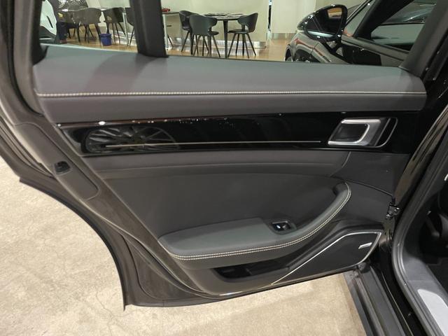 パナメーラ 4 E-ハイブリッド 10イヤーズエディション パノラマルーフシステム BOSEサラウンドサウンド ソフトクローズドア PDLSPlus PASM 純正メモリナビ サラウンドビューカメラ 本革シート シートヒーター パワーテールゲート 禁煙車(37枚目)