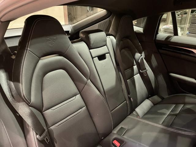 パナメーラ 4 E-ハイブリッド 10イヤーズエディション パノラマルーフシステム BOSEサラウンドサウンド ソフトクローズドア PDLSPlus PASM 純正メモリナビ サラウンドビューカメラ 本革シート シートヒーター パワーテールゲート 禁煙車(38枚目)