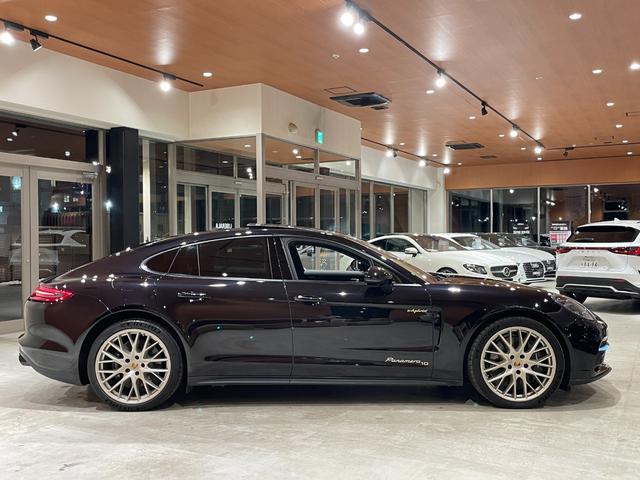 パナメーラ 4 E-ハイブリッド 10イヤーズエディション パノラマルーフシステム BOSEサラウンドサウンド ソフトクローズドア PDLSPlus PASM 純正メモリナビ サラウンドビューカメラ 本革シート シートヒーター パワーテールゲート 禁煙車(51枚目)