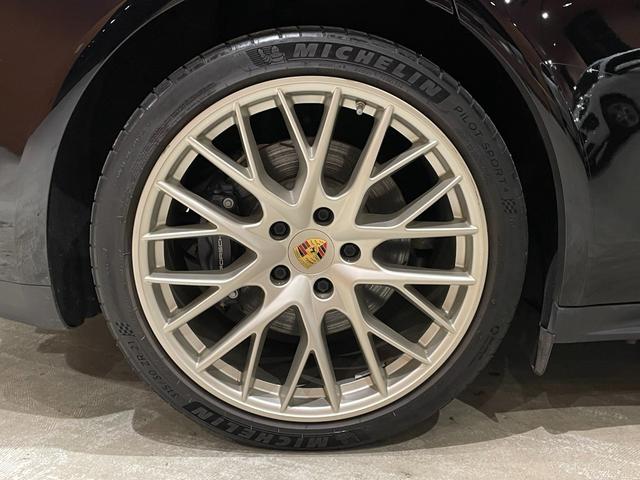 パナメーラ 4 E-ハイブリッド 10イヤーズエディション パノラマルーフシステム BOSEサラウンドサウンド ソフトクローズドア PDLSPlus PASM 純正メモリナビ サラウンドビューカメラ 本革シート シートヒーター パワーテールゲート 禁煙車(59枚目)