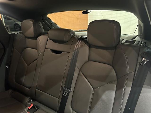 �k�h�a�d�q�`�k�`�ł̓h�C�c�v���~�A����O�Ƃ��͂��߂Ƃ����A���Ԃ��T���ɂȂ��Ă�����Ɉ�i�ƌĂׂ�P������͂��v���܂��B�����e�u�����h���r�ׂĖ�����ŉ������B