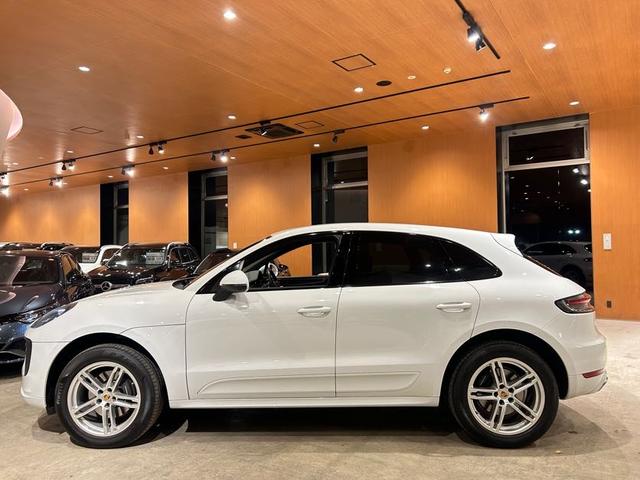 �K���X�R�[�e�B���O�{�H�v�������L�x�Ɏ�葵���Ă���܂��B