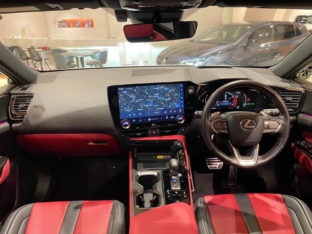 NX NX350 Fスポーツ ワンオーナー パノラマルーフ マークレビンソンプレミアムサウンド 三眼フルLEDヘッドランプ TRDフロントスポイラー RS-Rダウンサス オレンジブレーキキャリパー 純正ドラレコ 置くだけ充電(2枚目)