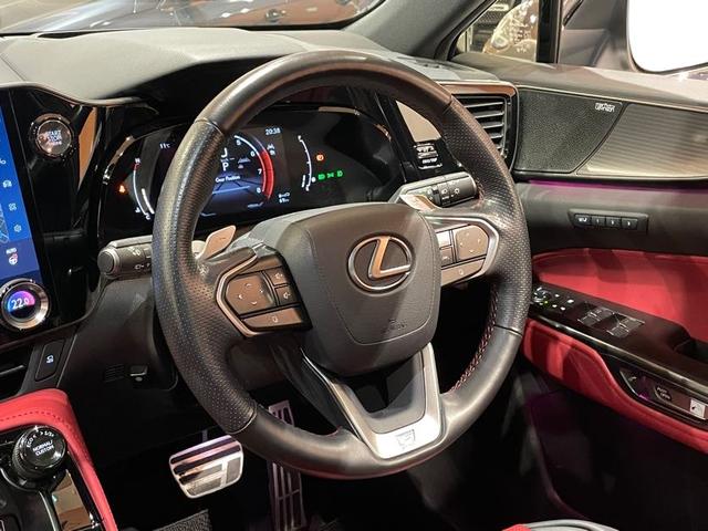 NX NX350 Fスポーツ ワンオーナー パノラマルーフ マークレビンソンプレミアムサウンド 三眼フルLEDヘッドランプ TRDフロントスポイラー RS-Rダウンサス オレンジブレーキキャリパー 純正ドラレコ 置くだけ充電(7枚目)