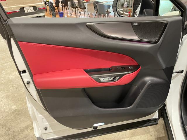 NX NX350 Fスポーツ ワンオーナー パノラマルーフ マークレビンソンプレミアムサウンド 三眼フルLEDヘッドランプ TRDフロントスポイラー RS-Rダウンサス オレンジブレーキキャリパー 純正ドラレコ 置くだけ充電(30枚目)