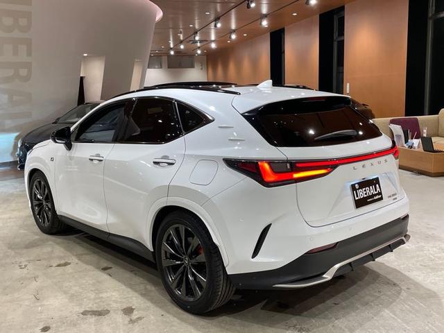 NX NX350 Fスポーツ ワンオーナー パノラマルーフ マークレビンソンプレミアムサウンド 三眼フルLEDヘッドランプ TRDフロントスポイラー RS-Rダウンサス オレンジブレーキキャリパー 純正ドラレコ 置くだけ充電(42枚目)