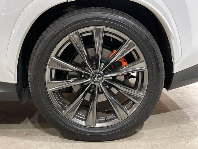 NX NX350 Fスポーツ ワンオーナー パノラマルーフ マークレビンソンプレミアムサウンド 三眼フルLEDヘッドランプ TRDフロントスポイラー RS-Rダウンサス オレンジブレーキキャリパー 純正ドラレコ 置くだけ充電(55枚目)