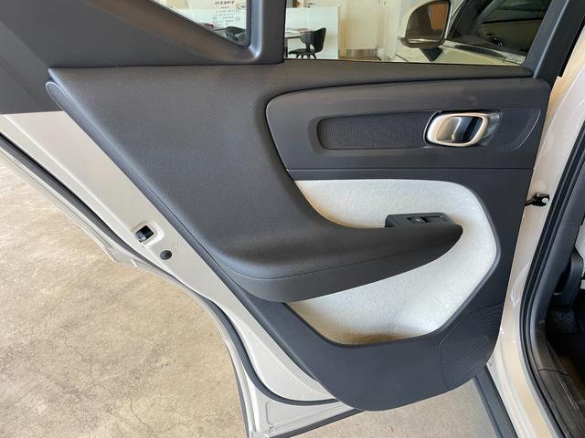 XC40 ウルトラ B4 AWD 1オーナー Googleナビ 360°カメラ ワイヤレスチャージング harman/kardonサラウンド 本革シート シートヒーター ステアリングヒーター ピクセルLEDヘッドライト 電動リアゲート(33枚目)