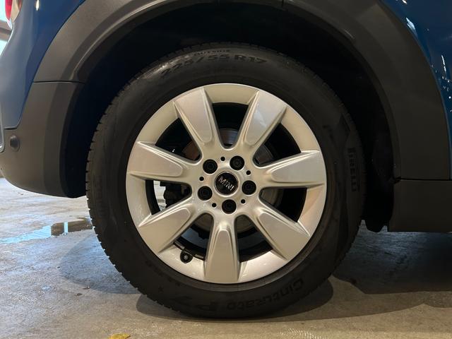 MINI クーパーD クロスオーバー オール4 レザーシートPKG PEPPERパッケージ ホワイトボンネットストライプ レザーチェスターブリティッシュオーク 電動フロントシート シートヒーター 純正HDDナビ バックカメラ パーキングアシスト(51枚目)