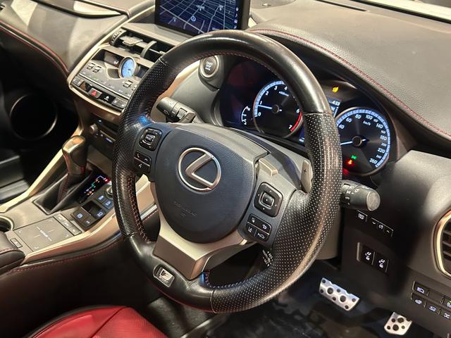 NX NX300 Fスポーツ ムーンルーフ ルーフレール 三眼フルLEDヘッドランプパーキングサポートブレーキ パノラミックビューモニター フロントスポイラー LexusSafetySystem+ Fスポーツ専用スポーツシート(5枚目)