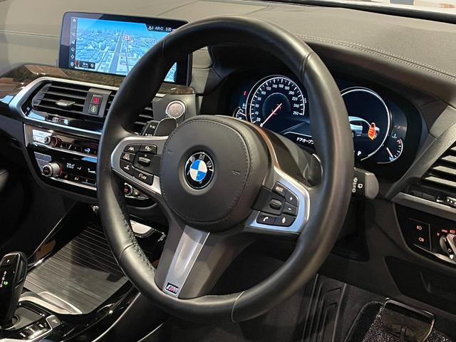 ＬＩＢＥＲＡＬＡではドイツプレミアム御三家をはじめとした輸入車お探しになられている方に逸品と呼べる１台をお届け致します。ぜし各ブランドを較べて愉しんで下さい。