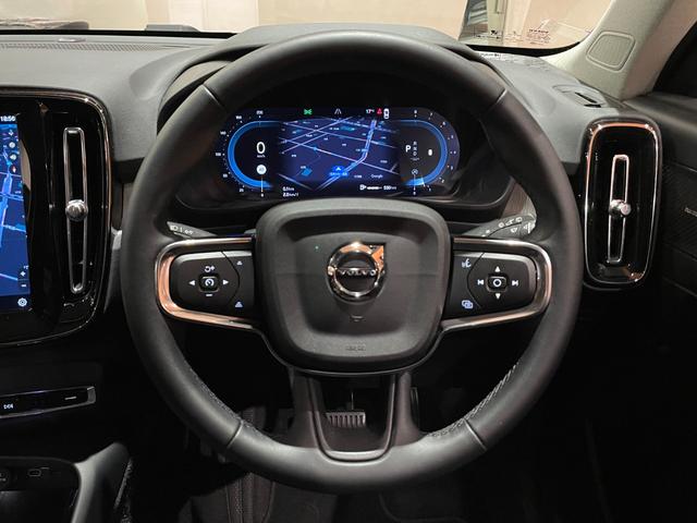 ＸＣ４０ アルティメット　Ｂ４　ＡＷＤ　電動パノラマガラスサンルーフ　ピクセルＬＥＤヘッドライト　ｈａｒｍａｎ／ｋａｒｄｏｎサラウンド　ダークティンテッドガラス　Ｇｏｏｇｌｅナビ　３６０°カメラ　パークアシスト　本革シート　シートヒーター（6枚目）