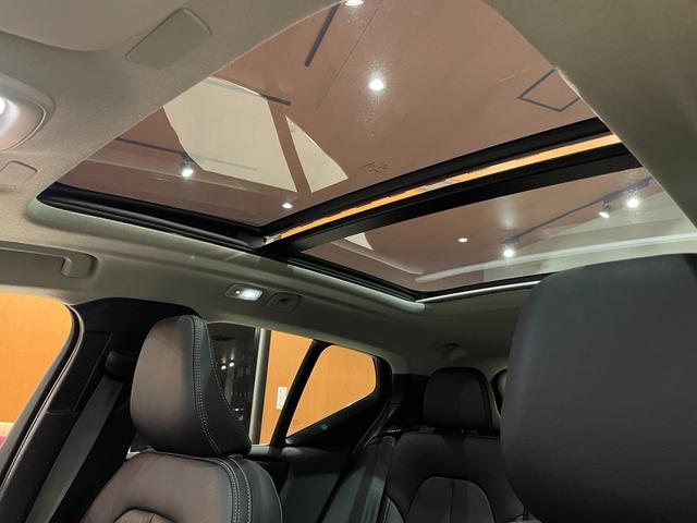 ＸＣ４０ アルティメット　Ｂ４　ＡＷＤ　電動パノラマガラスサンルーフ　ピクセルＬＥＤヘッドライト　ｈａｒｍａｎ／ｋａｒｄｏｎサラウンド　ダークティンテッドガラス　Ｇｏｏｇｌｅナビ　３６０°カメラ　パークアシスト　本革シート　シートヒーター（12枚目）