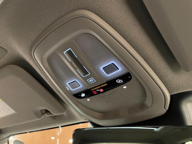 ＸＣ４０ アルティメット　Ｂ４　ＡＷＤ　電動パノラマガラスサンルーフ　ピクセルＬＥＤヘッドライト　ｈａｒｍａｎ／ｋａｒｄｏｎサラウンド　ダークティンテッドガラス　Ｇｏｏｇｌｅナビ　３６０°カメラ　パークアシスト　本革シート　シートヒーター（13枚目）