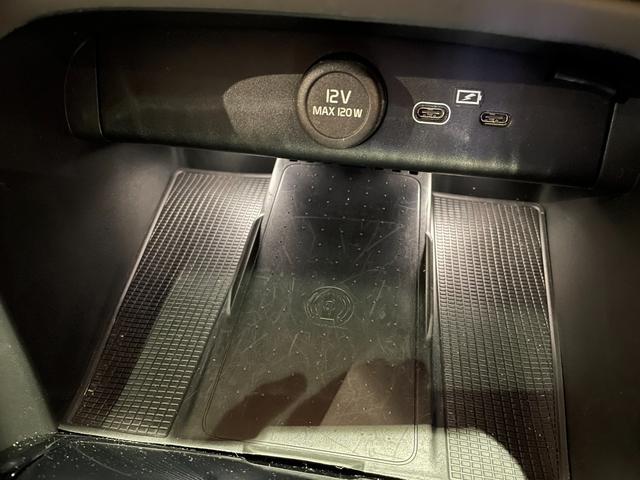 ＸＣ４０ アルティメット　Ｂ４　ＡＷＤ　電動パノラマガラスサンルーフ　ピクセルＬＥＤヘッドライト　ｈａｒｍａｎ／ｋａｒｄｏｎサラウンド　ダークティンテッドガラス　Ｇｏｏｇｌｅナビ　３６０°カメラ　パークアシスト　本革シート　シートヒーター（22枚目）