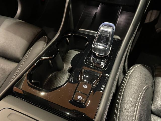 ＸＣ４０ アルティメット　Ｂ４　ＡＷＤ　電動パノラマガラスサンルーフ　ピクセルＬＥＤヘッドライト　ｈａｒｍａｎ／ｋａｒｄｏｎサラウンド　ダークティンテッドガラス　Ｇｏｏｇｌｅナビ　３６０°カメラ　パークアシスト　本革シート　シートヒーター（23枚目）