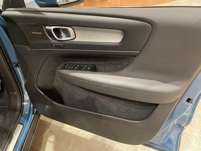 ＸＣ４０ アルティメット　Ｂ４　ＡＷＤ　電動パノラマガラスサンルーフ　ピクセルＬＥＤヘッドライト　ｈａｒｍａｎ／ｋａｒｄｏｎサラウンド　ダークティンテッドガラス　Ｇｏｏｇｌｅナビ　３６０°カメラ　パークアシスト　本革シート　シートヒーター（27枚目）