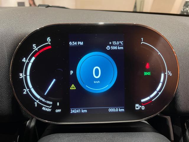 ＭＩＮＩ クーパーＤ　クロスオーバー　オール４　プレミアムプラスＰＫＧ　ＣＬＡＳＳＩＣＴＲＩＭ　シルバールーフ＆ミラーキャップ　ＡＣＣ　マルチディスプレイメーターパネル　革調シートカバー　シートヒーター　純正ＨＤＤナビ　バックカメラ　禁煙車（10枚目）