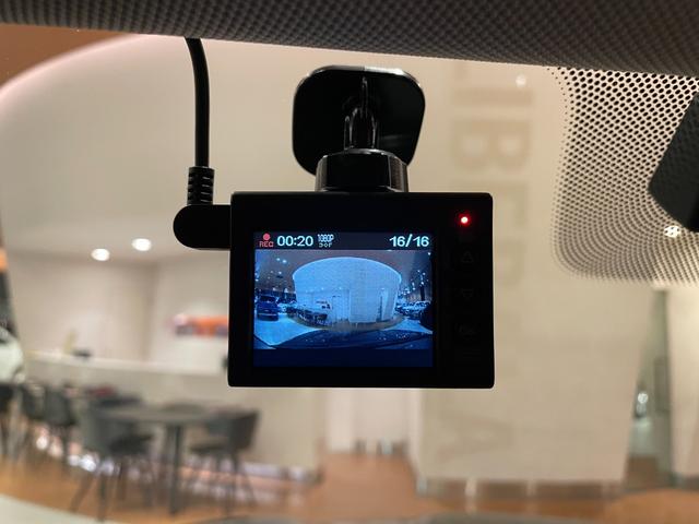 ＭＩＮＩ クーパーＤ　クロスオーバー　オール４　プレミアムプラスＰＫＧ　ＣＬＡＳＳＩＣＴＲＩＭ　シルバールーフ＆ミラーキャップ　ＡＣＣ　マルチディスプレイメーターパネル　革調シートカバー　シートヒーター　純正ＨＤＤナビ　バックカメラ　禁煙車（11枚目）