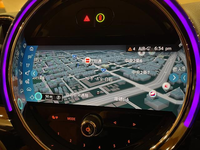 ＭＩＮＩ クーパーＤ　クロスオーバー　オール４　プレミアムプラスＰＫＧ　ＣＬＡＳＳＩＣＴＲＩＭ　シルバールーフ＆ミラーキャップ　ＡＣＣ　マルチディスプレイメーターパネル　革調シートカバー　シートヒーター　純正ＨＤＤナビ　バックカメラ　禁煙車（14枚目）