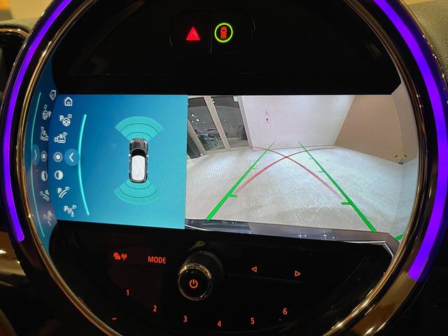 ＭＩＮＩ クーパーＤ　クロスオーバー　オール４　プレミアムプラスＰＫＧ　ＣＬＡＳＳＩＣＴＲＩＭ　シルバールーフ＆ミラーキャップ　ＡＣＣ　マルチディスプレイメーターパネル　革調シートカバー　シートヒーター　純正ＨＤＤナビ　バックカメラ　禁煙車（15枚目）