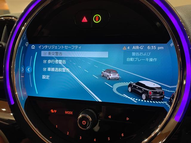 ＭＩＮＩ クーパーＤ　クロスオーバー　オール４　プレミアムプラスＰＫＧ　ＣＬＡＳＳＩＣＴＲＩＭ　シルバールーフ＆ミラーキャップ　ＡＣＣ　マルチディスプレイメーターパネル　革調シートカバー　シートヒーター　純正ＨＤＤナビ　バックカメラ　禁煙車（17枚目）
