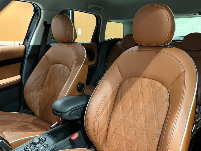 ＭＩＮＩ クーパーＤ　クロスオーバー　オール４　プレミアムプラスＰＫＧ　ＣＬＡＳＳＩＣＴＲＩＭ　シルバールーフ＆ミラーキャップ　ＡＣＣ　マルチディスプレイメーターパネル　革調シートカバー　シートヒーター　純正ＨＤＤナビ　バックカメラ　禁煙車（24枚目）