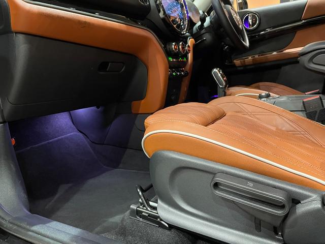 ＭＩＮＩ クーパーＤ　クロスオーバー　オール４　プレミアムプラスＰＫＧ　ＣＬＡＳＳＩＣＴＲＩＭ　シルバールーフ＆ミラーキャップ　ＡＣＣ　マルチディスプレイメーターパネル　革調シートカバー　シートヒーター　純正ＨＤＤナビ　バックカメラ　禁煙車（25枚目）