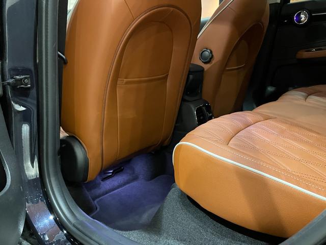 ＭＩＮＩ クーパーＤ　クロスオーバー　オール４　プレミアムプラスＰＫＧ　ＣＬＡＳＳＩＣＴＲＩＭ　シルバールーフ＆ミラーキャップ　ＡＣＣ　マルチディスプレイメーターパネル　革調シートカバー　シートヒーター　純正ＨＤＤナビ　バックカメラ　禁煙車（28枚目）