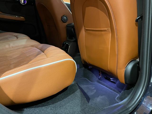 ＭＩＮＩ クーパーＤ　クロスオーバー　オール４　プレミアムプラスＰＫＧ　ＣＬＡＳＳＩＣＴＲＩＭ　シルバールーフ＆ミラーキャップ　ＡＣＣ　マルチディスプレイメーターパネル　革調シートカバー　シートヒーター　純正ＨＤＤナビ　バックカメラ　禁煙車（31枚目）