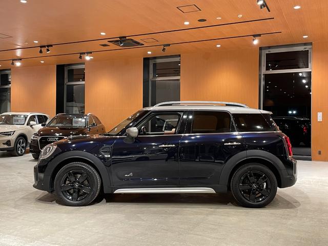ＭＩＮＩ クーパーＤ　クロスオーバー　オール４　プレミアムプラスＰＫＧ　ＣＬＡＳＳＩＣＴＲＩＭ　シルバールーフ＆ミラーキャップ　ＡＣＣ　マルチディスプレイメーターパネル　革調シートカバー　シートヒーター　純正ＨＤＤナビ　バックカメラ　禁煙車（40枚目）