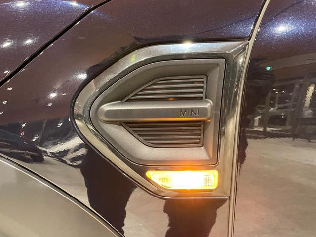 ＭＩＮＩ クーパーＤ　クロスオーバー　オール４　プレミアムプラスＰＫＧ　ＣＬＡＳＳＩＣＴＲＩＭ　シルバールーフ＆ミラーキャップ　ＡＣＣ　マルチディスプレイメーターパネル　革調シートカバー　シートヒーター　純正ＨＤＤナビ　バックカメラ　禁煙車（48枚目）