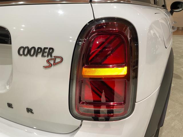 ＭＩＮＩ クーパーＳＤ　クロスオーバー　オール４　後期ユニオンジャックテール　ペッパーＰＫＧ　パーキングアシストＰＫＧ　純正ＨＤＤナビ　ＵＳＢ／Ｂｔ　バックカメラ　ＰＤＣ　ＡＣＣ　ＬＥＤヘッドライト　シートヒーター　オートマチックテールゲート　禁煙車（52枚目）