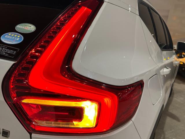 ＸＣ４０ Ｔ４　ＡＷＤ　モーメンタム　電動パノラマガラスサンルーフ　インテリセーフ　ハーフレザーシート　シートヒーター　メモリー付きパワーシート　ステアリングヒーター　ワイヤレスチャージング　３６０°カメラ　パワーテールゲート　禁煙車（54枚目）