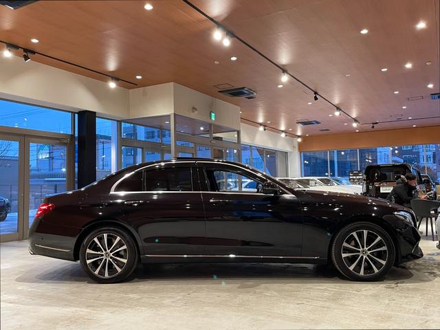 ���ʂȃN���}��I�Ԃ��߂��ґ�ȋ�Ԃ����p�ӁB�������Ɨ�����������ԂŃR�[�q�[�����݂Ȃ���ԑI�т����y���݂��������B