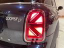 クーパーＤ　クロスオーバー　オール４　プレミアムプラスＰＫＧ　ＣＬＡＳＳＩＣＴＲＩＭ　シルバールーフ＆ミラーキャップ　ＡＣＣ　マルチディスプレイメーターパネル　革調シートカバー　シートヒーター　純正ＨＤＤナビ　バックカメラ　禁煙車（52枚目）