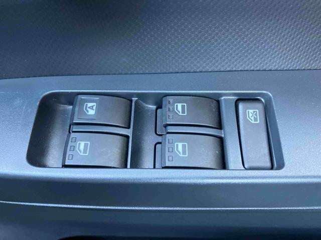 ミライース Ｌ　ＳＡＩＩＩ　前後コーナーセンサー標準装備！！　保証　新車保証・まごころ保証１年間・走行距離無制限付・走行距離２１０４ｋｍ　ＣＤチューナー　前後コーナーセンサー　マニュアルエアコン　パワーウィンドウ　オートライト　アイドルストップ　オートハイビーム（6枚目）