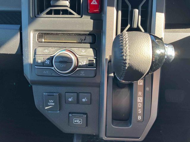 操作し易いインパネシフト、滑らかな加速のＣＶＴで燃費も良いですよ。