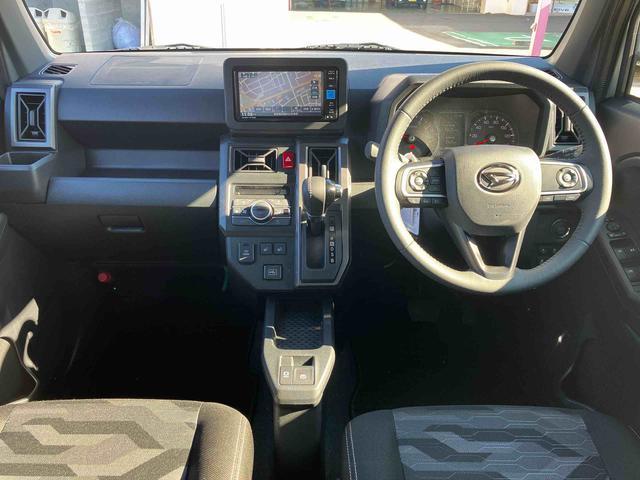 ・７インチ純正メモリーナビ、ＤＶＤ再生、Ｂｌｕｅｔｏｏｔｈオーディオ、携帯電話ハンズフリー通話が可能です。