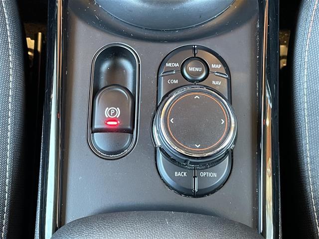 ＭＩＮＩ クーパーＤ　クラブマン　禁煙車　純正ナビ　Ｂｌｕｅｔｏｏｔｈ　ドライブレコーダー　アイドリングストップ　横滑り防止装置　ＬＥＤヘッドライト　クルーズコントロール　シートヒーター　インテリジェントセーフティ（8枚目）