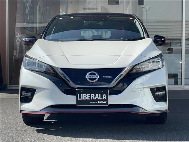 リーフ ニスモ　純正ナビ　全方位　フルセグＴＶ　衝突軽減ブレーキ　ＥＴＣ　ビルトインＥＴＣ　前方ドラレコ　前席シートヒーター　ステアリングヒーター　オートライト　ＬＥＤヘッドライト純正フロアマット（35枚目）