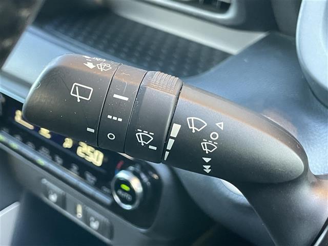 ヤリス ハイブリッドＺ　１オーナー全方位カメラ　フルセグＴＶ　Ｂｌｕｅｔｏｏｔｈオーディオ　ＥＴＣ　前後ドライブレコーダー　純正フロアマット　ＬＥＤヘッドライト　ディスプレイオーディオ　追従型クルコン（14枚目）