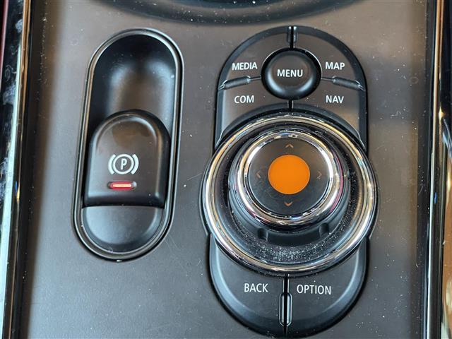 ＭＩＮＩ クーパーＳＤ　クラブマン　禁煙車　純正ナビ　Ｂｌｕｅｔｏｏｔｈ　アイドリングストップ　バックカメラ　ＬＥＤヘッドライト　インテリジェントセーフティ　パーキングアシスト　社外前後ドライブレコーダー　取扱説明書（7枚目）