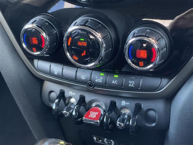 MINI クーパーD クロスオーバー 禁煙車 純正ナビ Bluetooth バックカメラ アンビエントライト リアパークディスタンスコントロール MINIロゴプロジェクションライト 保証書 取扱説明書(5枚目)
