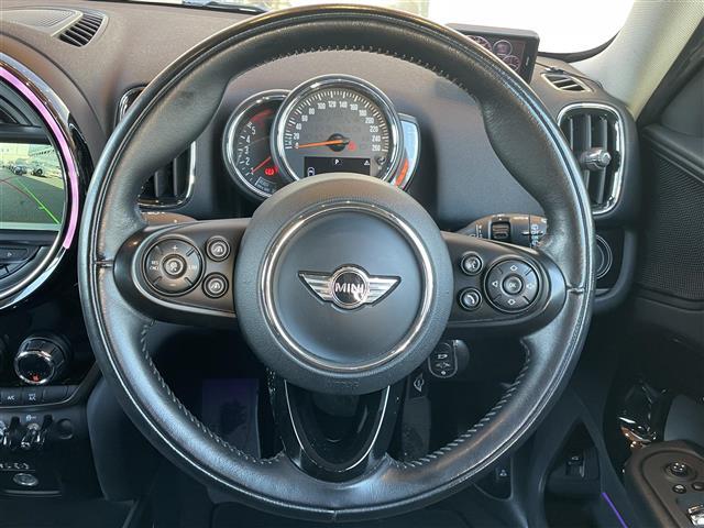 MINI クーパーD クロスオーバー 禁煙車 純正ナビ Bluetooth バックカメラ アンビエントライト リアパークディスタンスコントロール MINIロゴプロジェクションライト 保証書 取扱説明書(10枚目)