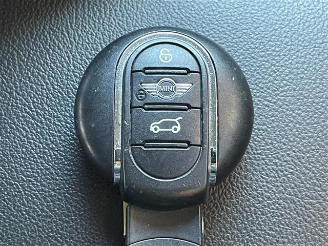 MINI クーパーD クロスオーバー 禁煙車 純正ナビ Bluetooth バックカメラ アンビエントライト リアパークディスタンスコントロール MINIロゴプロジェクションライト 保証書 取扱説明書(17枚目)
