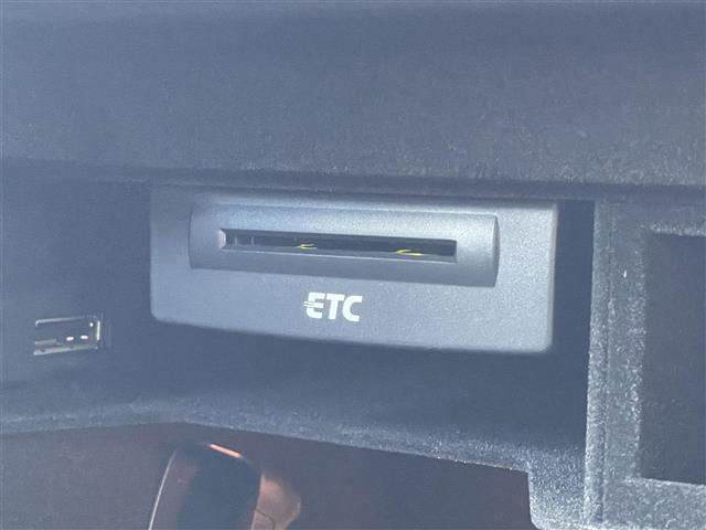 A5スポーツバック 2.0TFSIクワトロ 純正ナビ Bluetooth ETC ドライブレコーダー クルーズコントロール バックカメラ パーキングアシスト 純正フロアマット レザーシート シートヒーター パワーシート(4枚目)