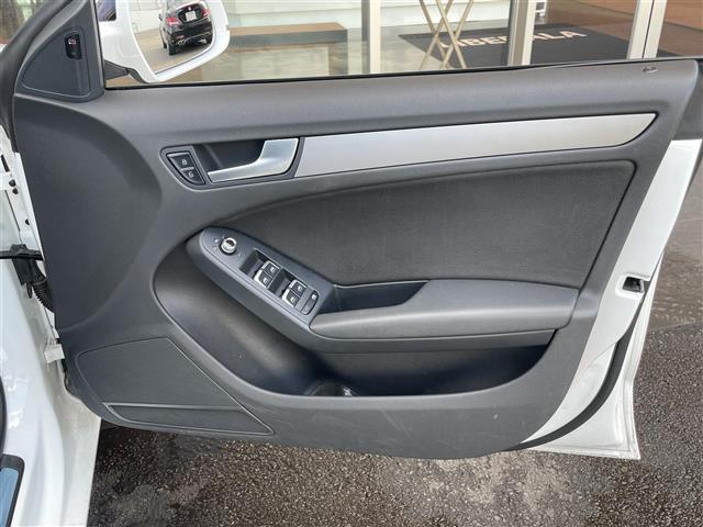 A5スポーツバック 2.0TFSIクワトロ 純正ナビ Bluetooth ETC ドライブレコーダー クルーズコントロール バックカメラ パーキングアシスト 純正フロアマット レザーシート シートヒーター パワーシート(24枚目)
