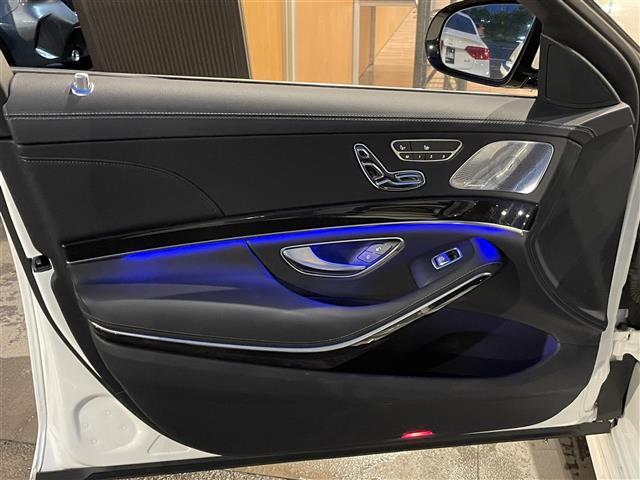 Sクラス S560ロング スポーツリミテッド 純正ナビ 全方位カメラ レーダークルーズコントロール 2.0ETC サンルーフ 黒革 電動リアゲート 全席シートヒーター エアシート 純正マット 全席パワーシート 前後コーナーセンサー全ドアイージー(19枚目)
